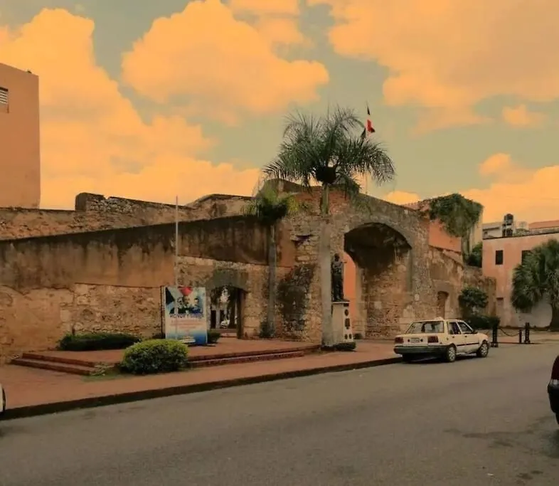 Malecon View, Zona Colonial contacts